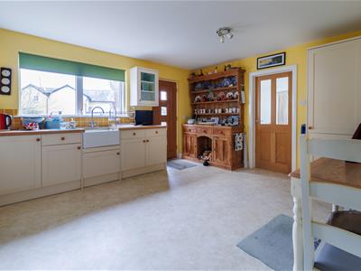 KITCHEN/BREAKFAST ROOM